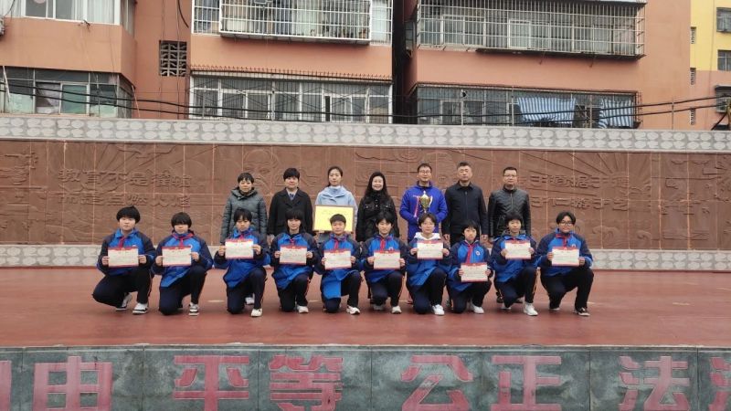 弘德少年 迎“篮”而上 ——新乡市第二十二中学男、女子篮球队在新乡市第七届中小学生“曙光、晨光体彩杯”篮球联赛中分获亚军、季军